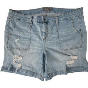 Torrid Women's Stretch Mid-Rise Blue Denim Shorts Size 20 Distressed